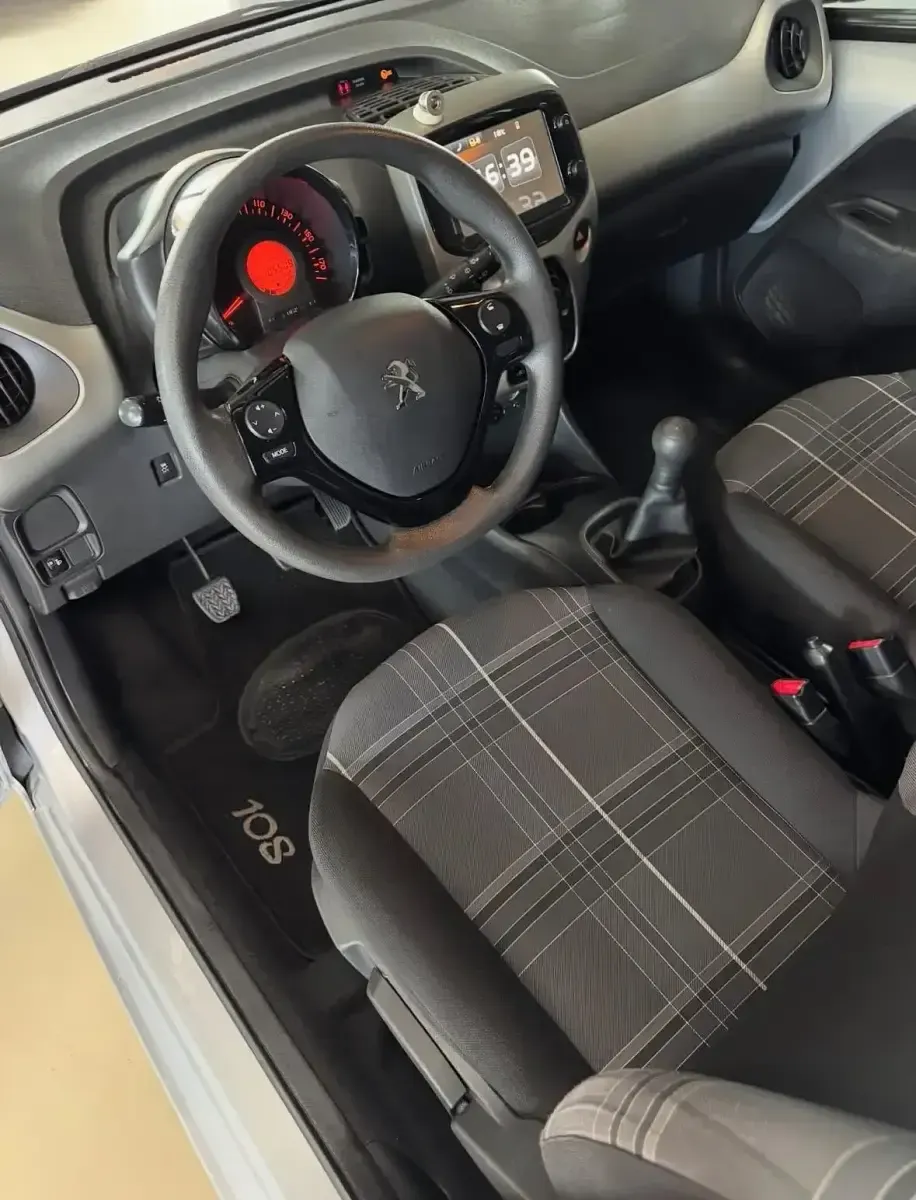 Usado Peugeot 108 Active 82 CV (60 kW) 2018 Gris
