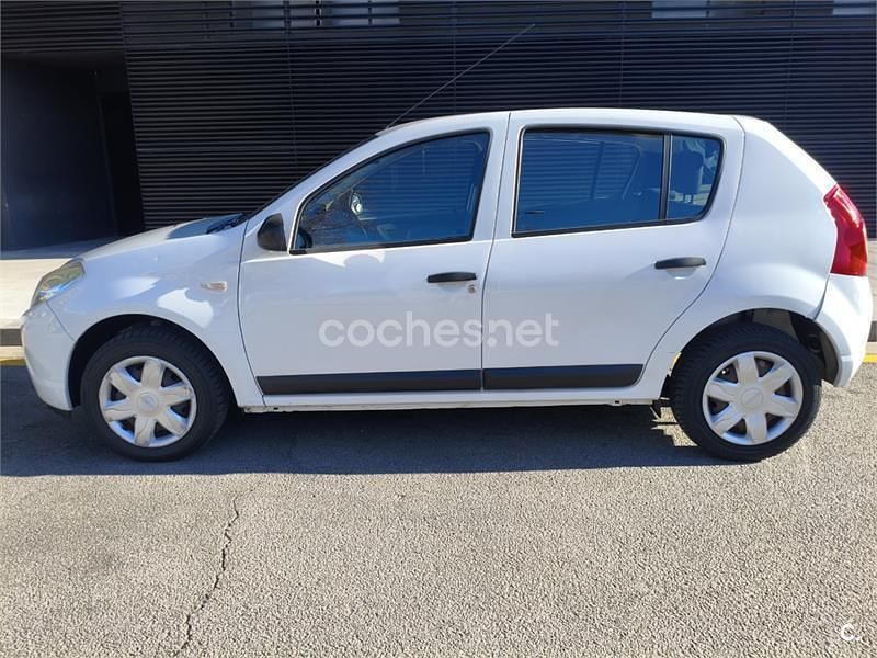 Blanco Usado 2010 Dacia Sandero Ambiance Berlina | 2490 € (Buen precio) - Imagen 1/4