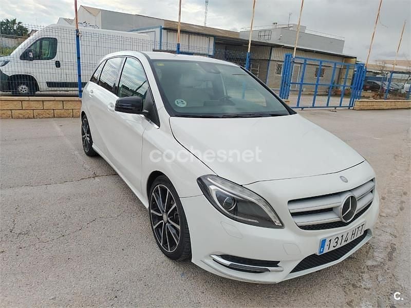 Usado Mercedes B180 109 CV (80 kW) 2013 Blanco Monovolumen