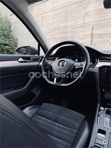 Usado VW Passat Sportline 150 CV (110 kW) 2017 Gris / plata Berlina