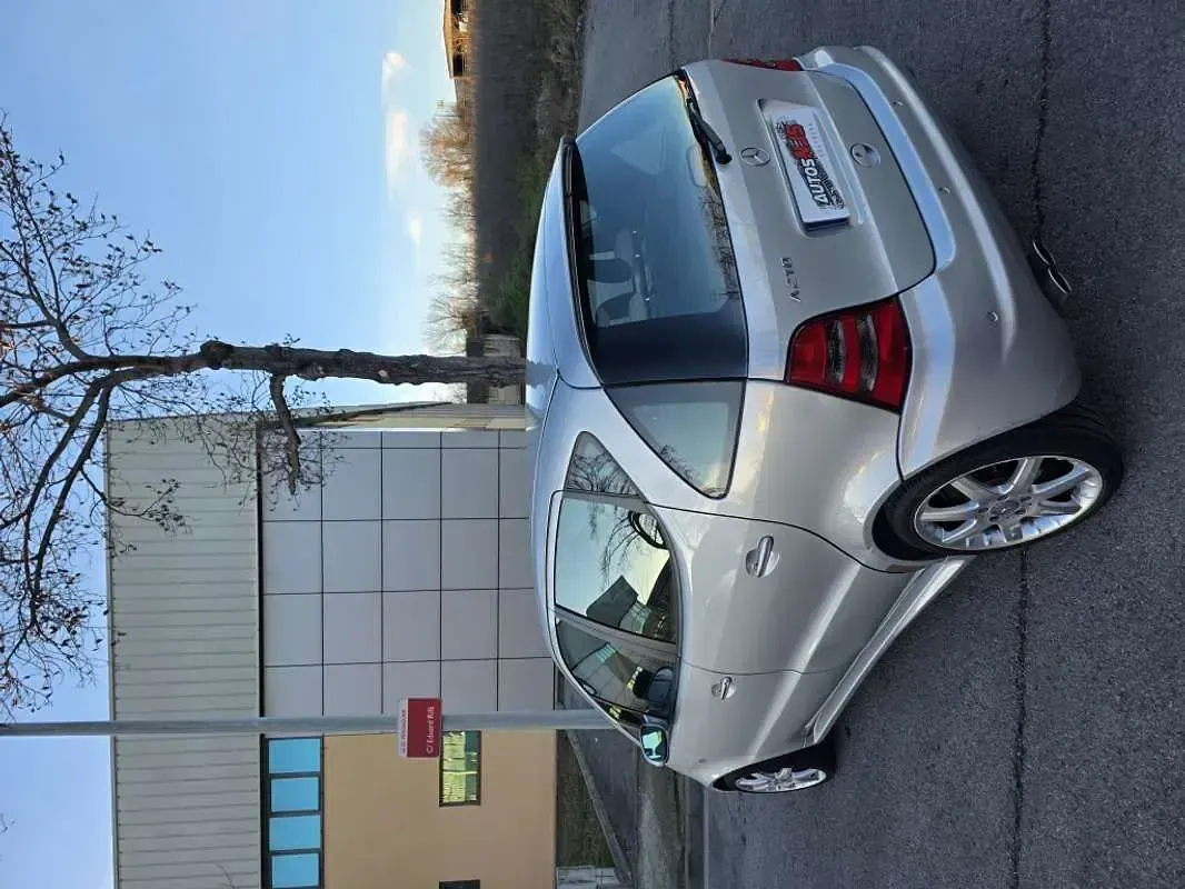Usado Mercedes A210 140 CV (102 kW) 2004 Plateado Utilitario