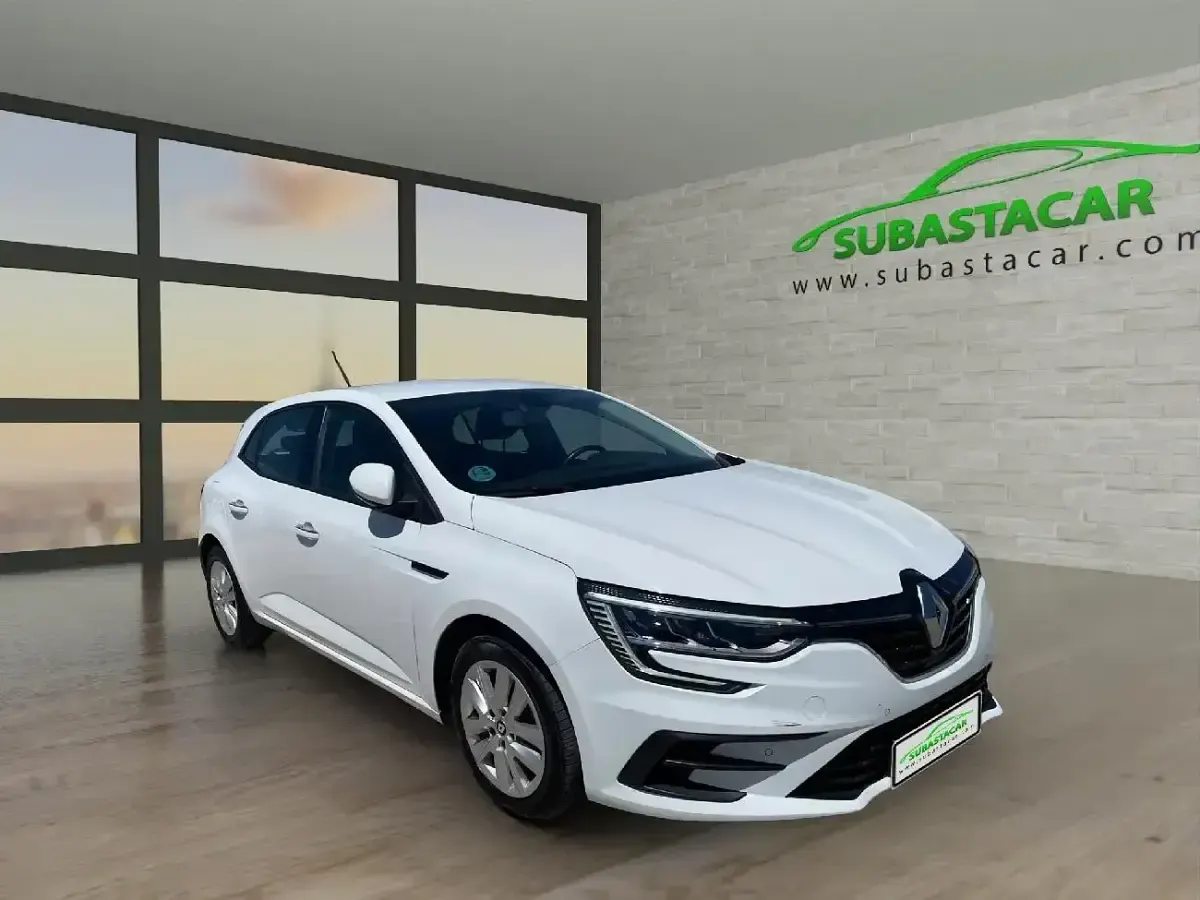 Usado Renault Mégane II Intens 115 CV (84 kW) 2022 Blanco Berlina