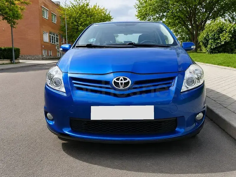 Usado Toyota Auris Active 132 CV (97 kW) 2012 Azul Berlina