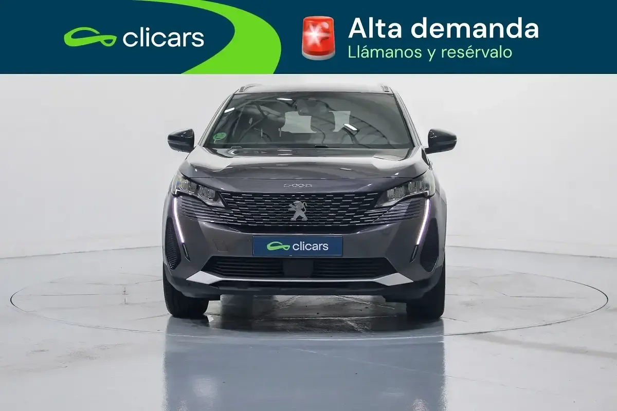 Usado Peugeot 5008 Allure 130 CV (95 kW) 2023 Gris SUV