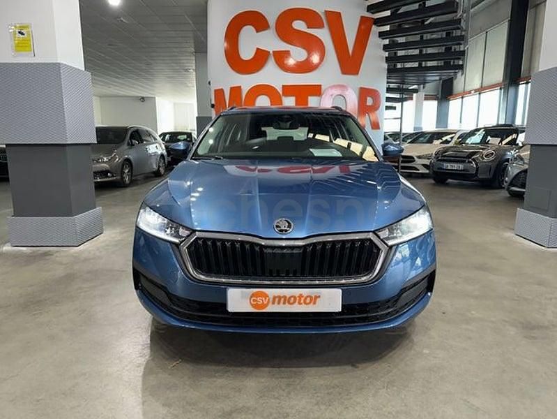 Usado Skoda Octavia 110 CV (80 kW) 2021 Azul Familiar