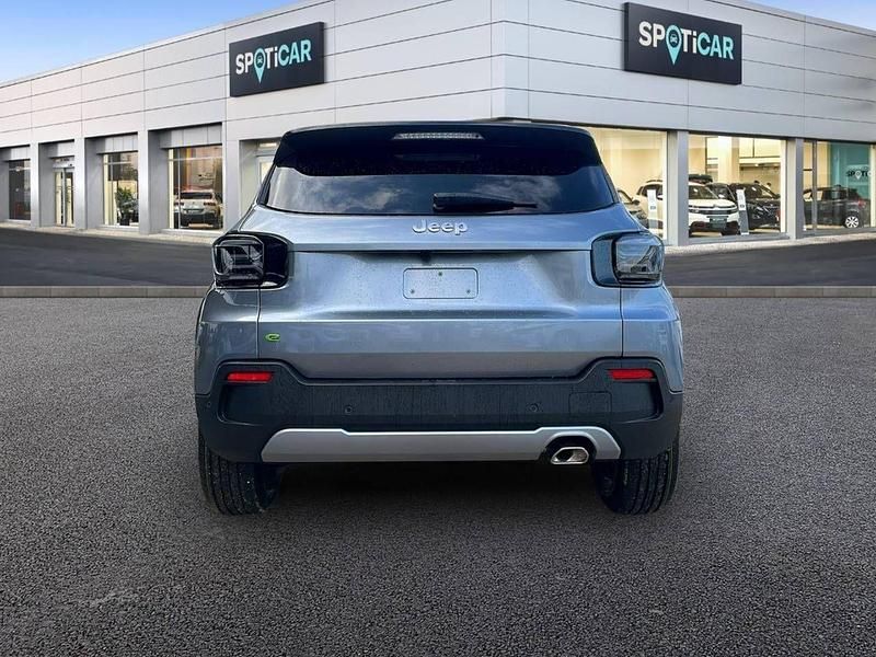 Usado Jeep Avenger Summit 100 CV (73 kW) 2024 Gris SUV