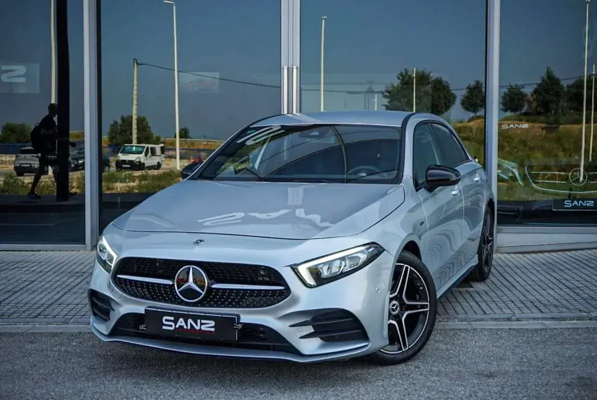 Usado Mercedes A200 Advanced 163 CV (119 kW) 2022 Gris Utilitario