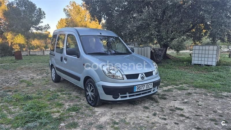 Usado Renault Kangoo 85 CV (62 kW) 2009 Gris / plata Familiar