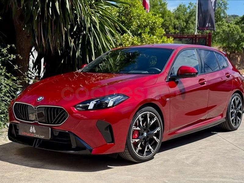 Usado BMW 120 Comfort Edition 170 CV (125 kW) 2025 Granate Utilitario