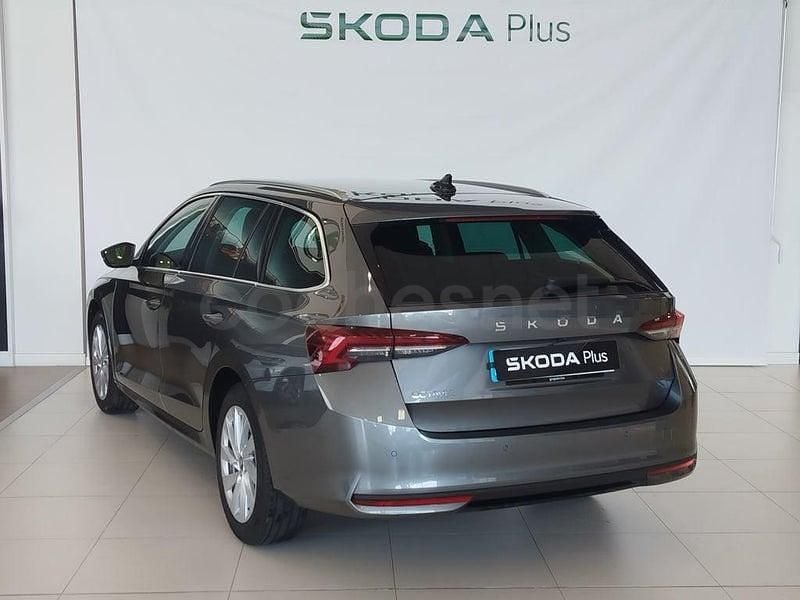 Usado Skoda Octavia Selection 150 CV (110 kW) 2025 Gris Familiar