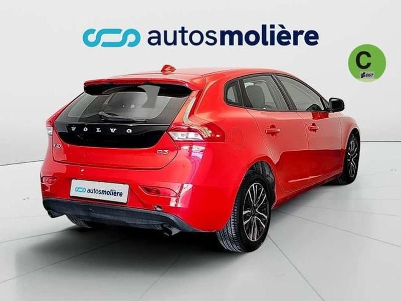 Usado Volvo V40 Kinetic 150 CV (110 kW) 2017 Rojo Utilitario