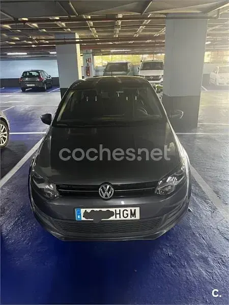 Usado VW Polo Advance 70 CV (51 kW) 2011 Gris / plata Utilitario