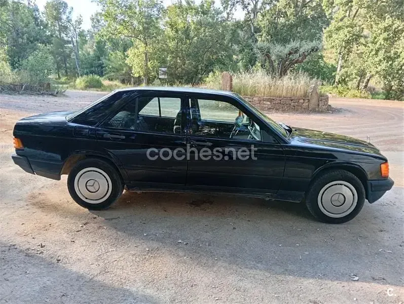 Usado Mercedes 190 126 CV (92 kW) 1988 Negro Berlina