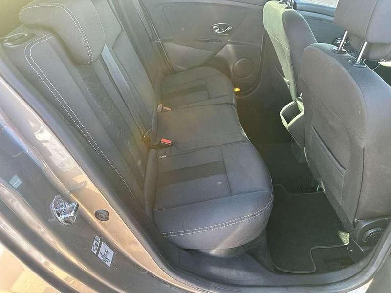 Usado Renault Mégane III Dynamique 110 CV (80 kW) 2012 Beige Utilitario