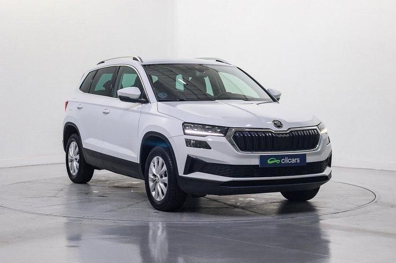 Usado Skoda Karoq Ambition 110 CV (80 kW) 2022 Blanco SUV