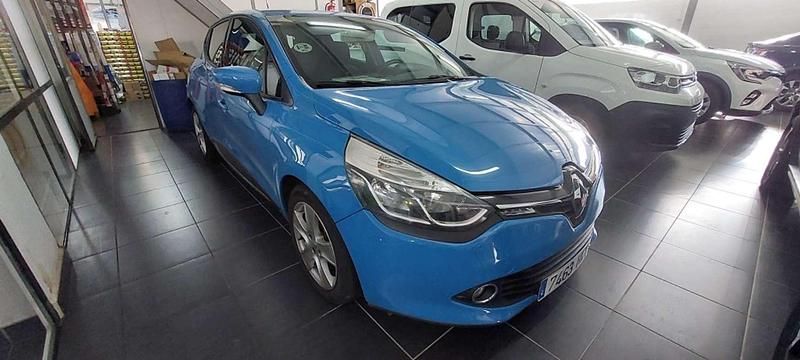 Usado Renault Clio IV Dynamique 90 CV (66 kW) 2014 Azul Utilitario
