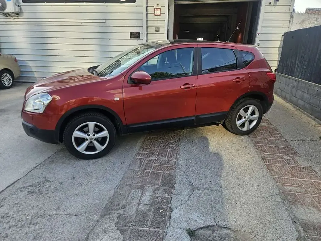 Usado Nissan Qashqai Tekna 150 CV (110 kW) 2008 Rojo SUV