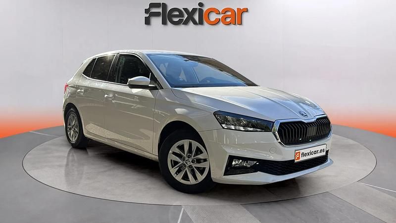 Usado Skoda Fabia Selection 95 CV (69 kW) 2024 Blanco Utilitario