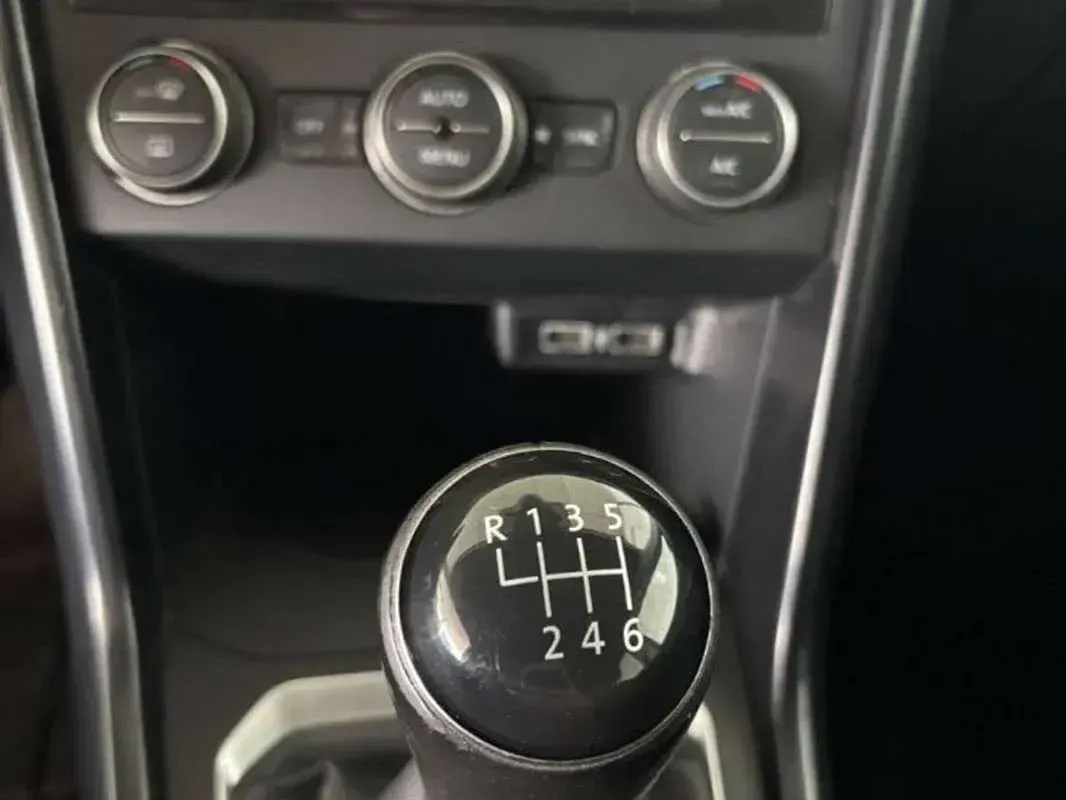 Usado VW T-Roc Edition 116 CV (85 kW) 2020 Azul SUV