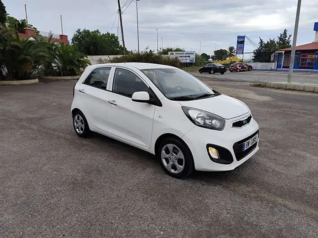 Usado Kia Picanto Urban 69 CV (50 kW) 2015 Blanco Utilitario
