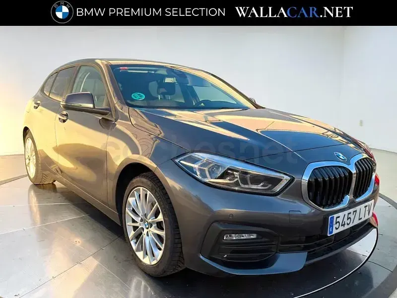 Usado BMW 118 Comfort Edition 136 CV (100 kW) 2021 Gris / plata Utilitario