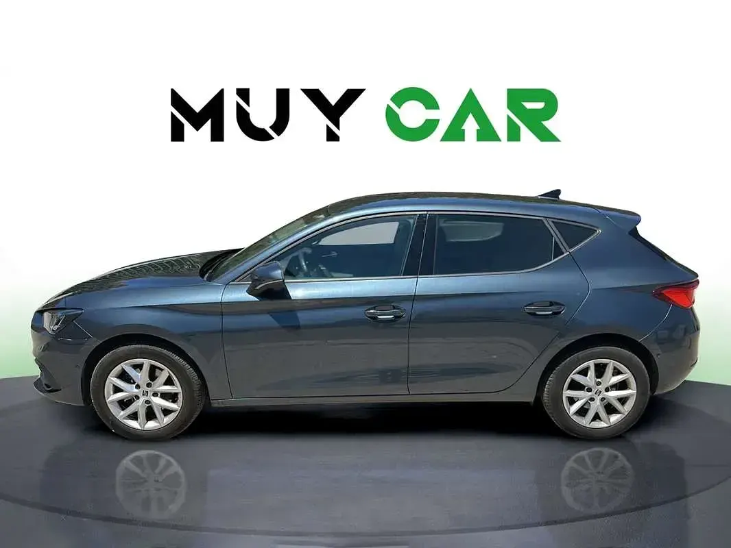Usado Seat Leon Style 131 CV (96 kW) 2023 Gris Utilitario