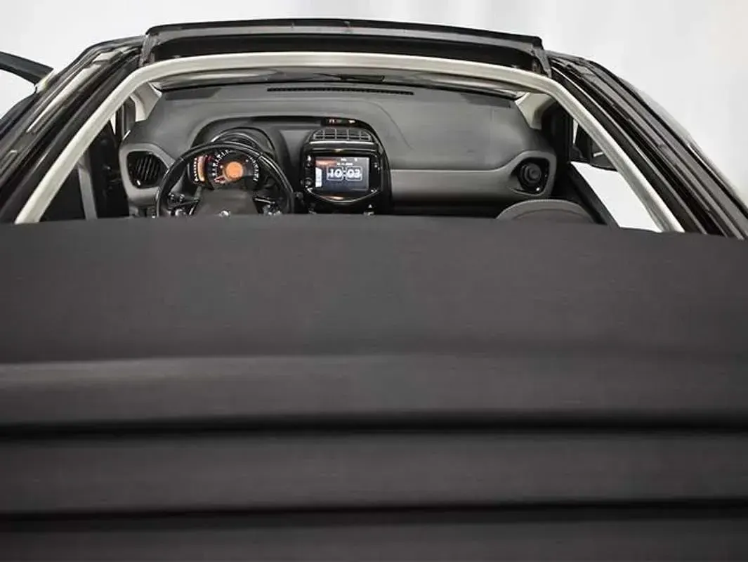 Usado Peugeot 108 Allure 72 CV (52 kW) 2021 Gris Utilitario