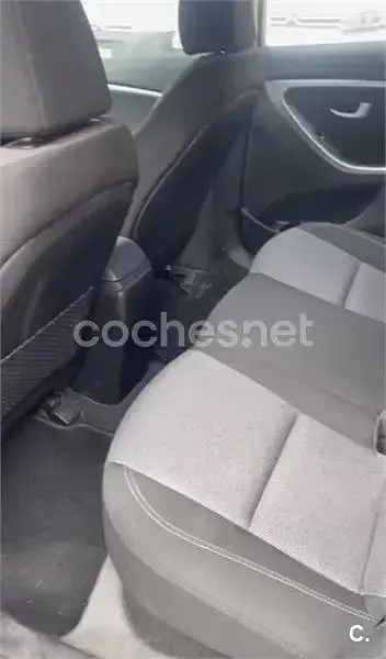 Usado Hyundai i30 100 CV (73 kW) 2015 Gris / plata Berlina