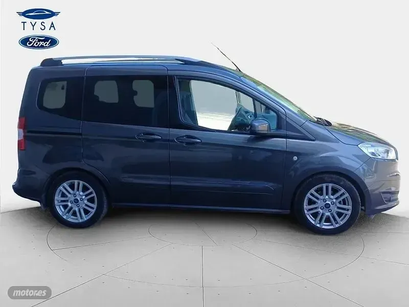 Usado Ford Tourneo Courier Titanium 95 CV (69 kW) 2017 Gris Monovolumen