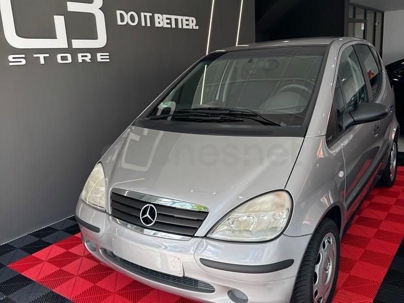 Usado Mercedes A140 Classic 82 CV (60 kW) 1999 Gris / plata Monovolumen
