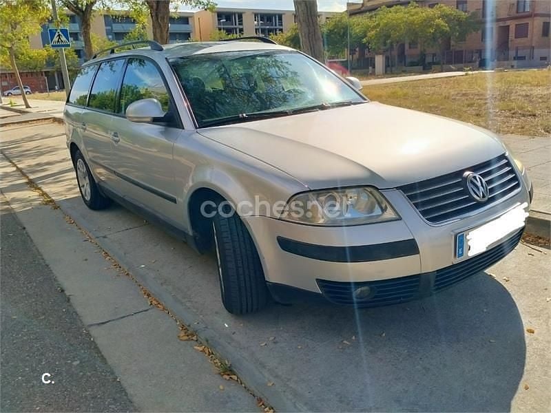 Gris / plata Usado 2005 VW Passat Advance Familiar | 2850 € (Buen precio) - Imagen 1/4