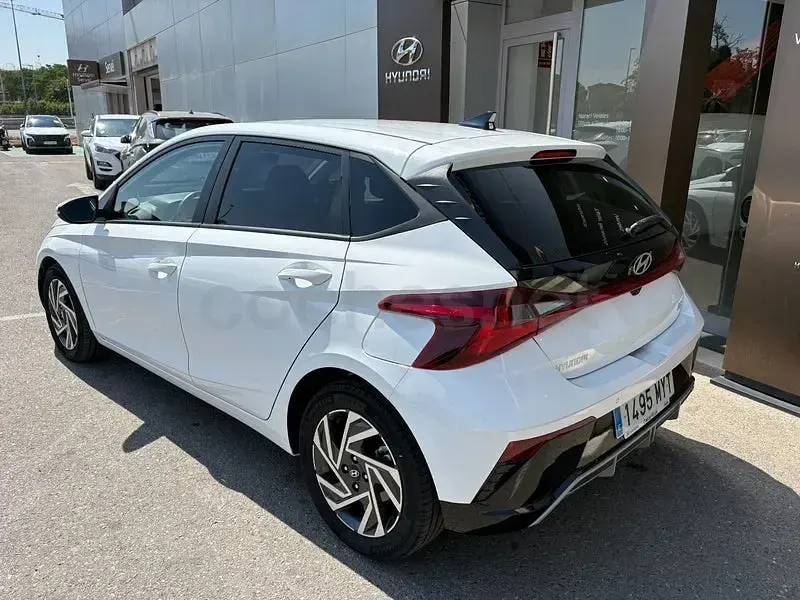 Usado Hyundai i20 100 CV (73 kW) 2025 Blanco Utilitario