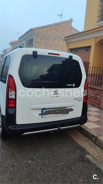 Usado Peugeot Partner Tepee Active 100 CV (73 kW) 2016 Blanco Monovolumen