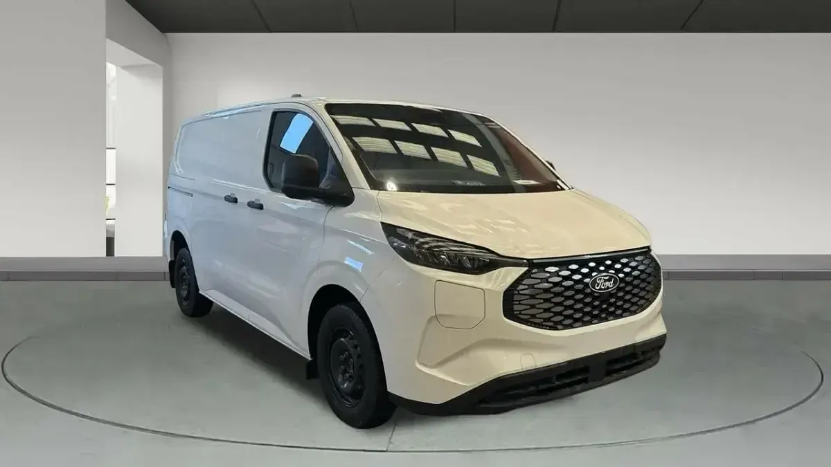 Käytetty Ford Transit Trend 100 kW (136 HP) 2024 Valkoinen Van