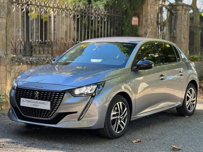 Usado Peugeot 208 Allure 100 CV (73 kW) 2022 Gris Utilitario