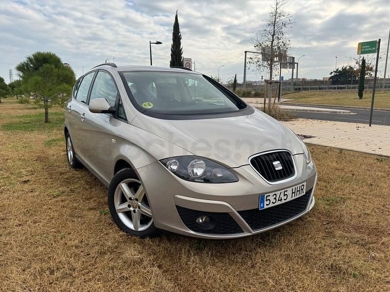 Usado Seat Altea XL Style 105 CV (77 kW) 2011 Gris / plata Monovolumen