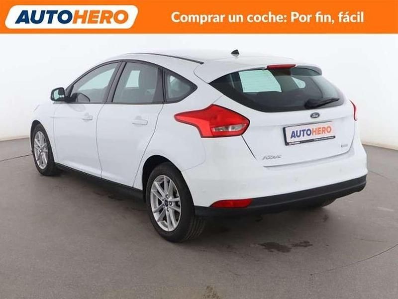 Usado Ford Focus Trend 125 CV (91 kW) 2015 Blanco Berlina