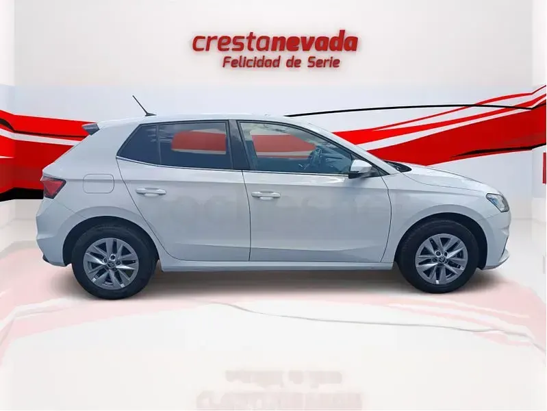 Usado Skoda Fabia Selection 95 CV (69 kW) 2024 Blanco Utilitario