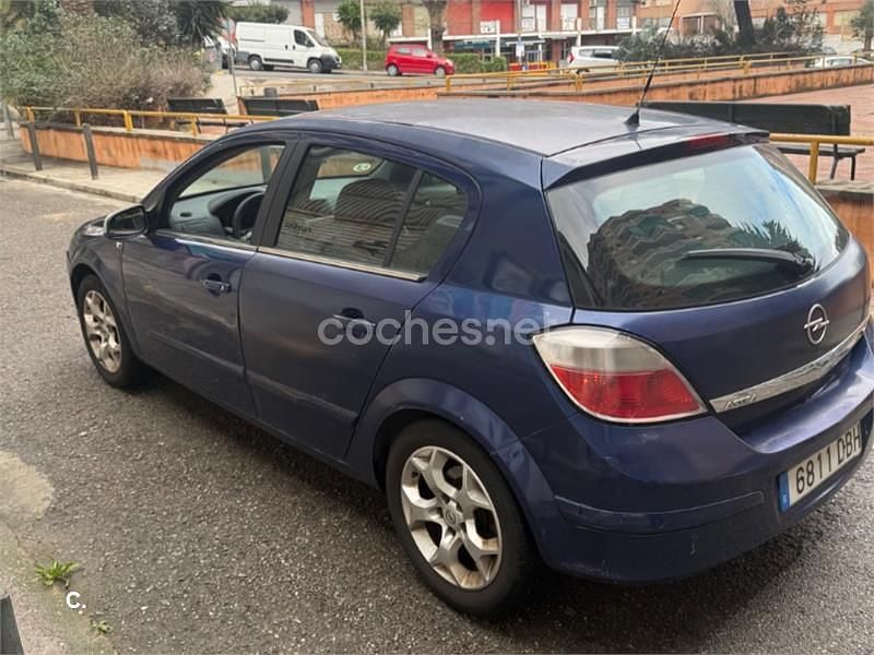Usado Opel Astra Cosmo 125 CV (91 kW) 2004 Azul Berlina