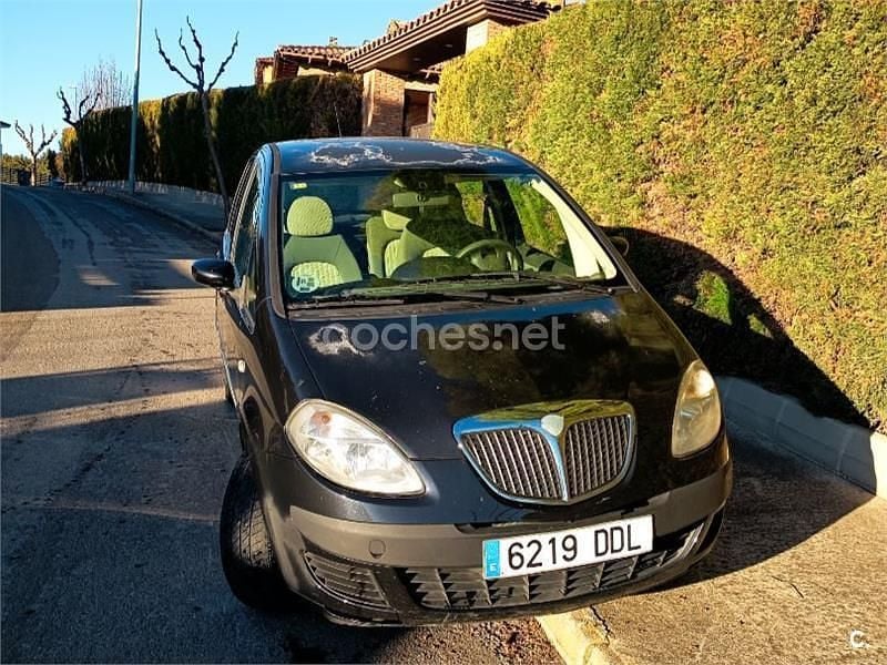 Usado Lancia Musa 95 CV (69 kW) 2004 Negro Monovolumen