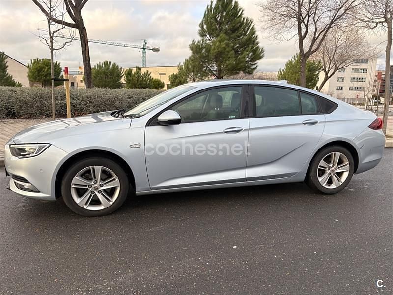 Usado Opel Insignia Business 136 CV (100 kW) 2017 Gris / plata Berlina
