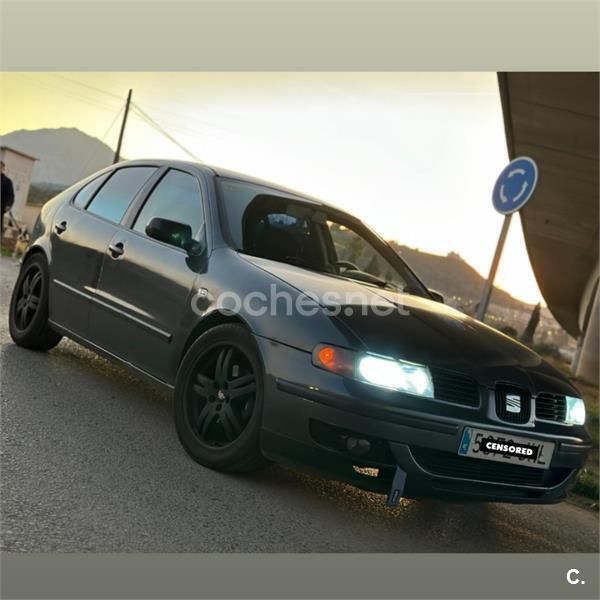 Usado Seat Leon 110 CV (80 kW) 2001 Gris / plata Berlina