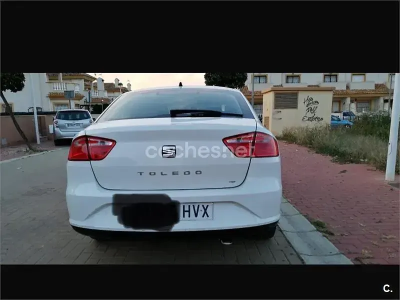Usado Seat Toledo Style 105 CV (77 kW) 2014 Blanco Utilitario