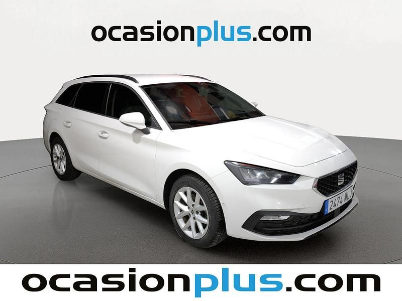 Usado Seat Leon Style 130 CV (95 kW) 2023 Blanco Monovolumen