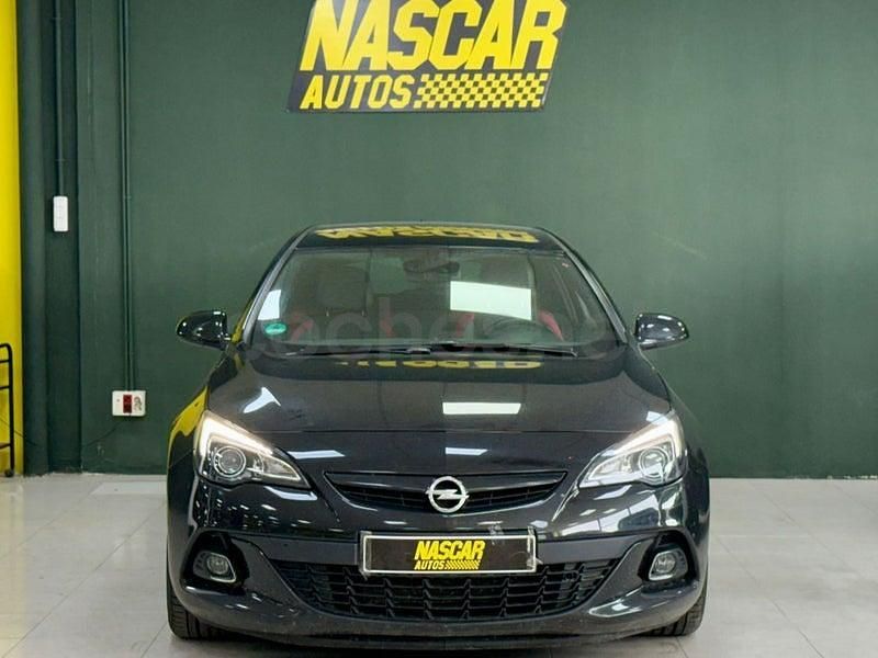 Usado Opel Astra GTC 195 CV (143 kW) 2014 Negro Berlina