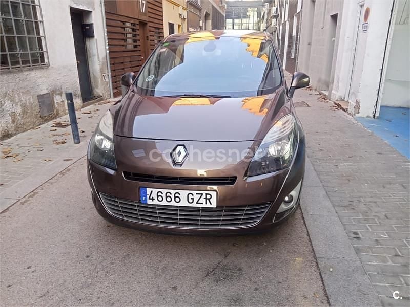 Usado Renault Grand Scénic III Dynamique 105 CV (77 kW) 2010 Marrón Monovolumen