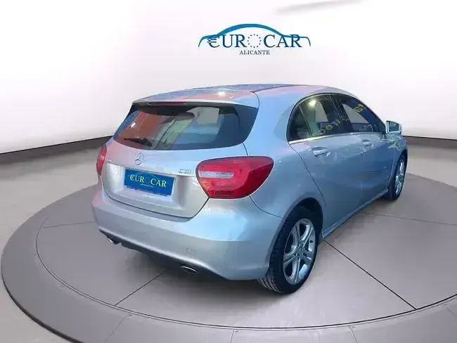 Käytetty Mercedes A180 Urban 109 HP (80 kW) 2013 Harmaa Viistoperä