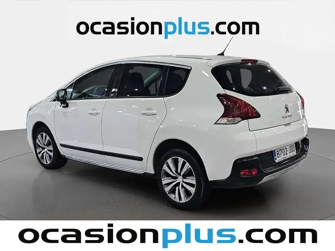 Usado Peugeot 3008 Style 120 CV (88 kW) 2015 Blanco Familiar