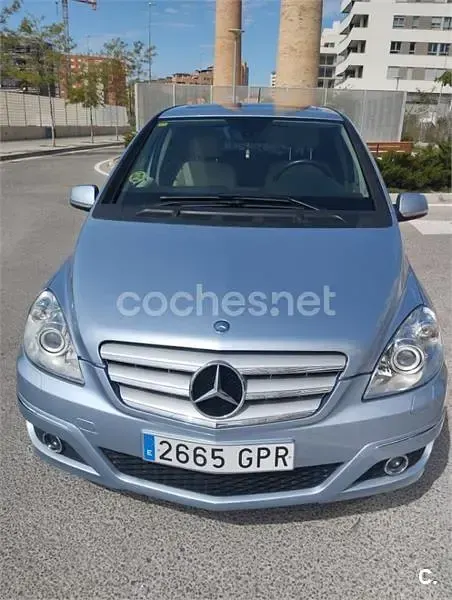 Usado Mercedes B200 140 CV (102 kW) 2009 Gris / plata Monovolumen