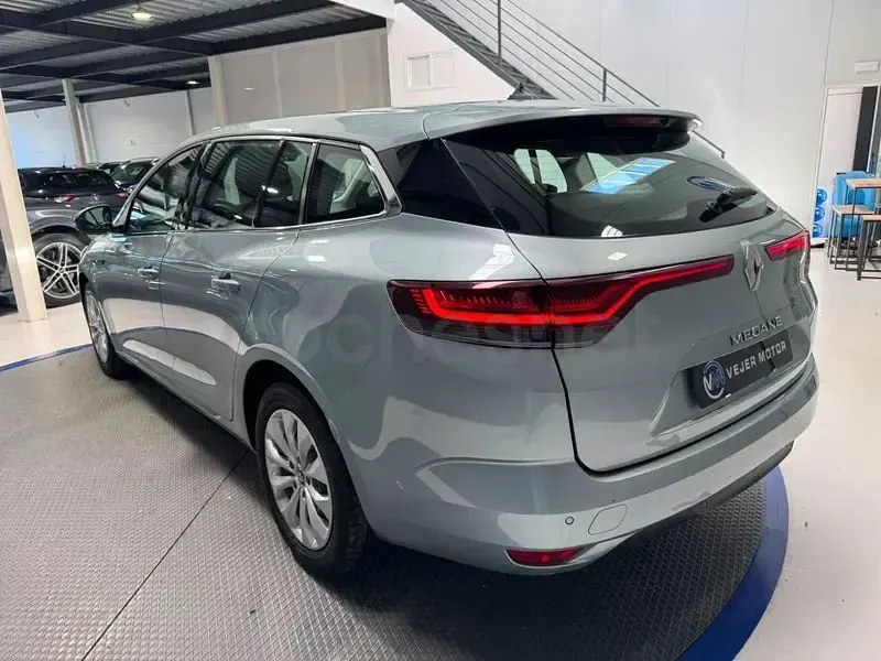 Usado Renault Mégane GrandTour Intens 115 CV (84 kW) 2021 Gris / plata Familiar
